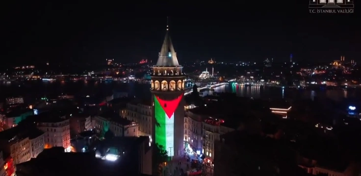 Galata Kulesi Filistin için ışıklandı! Tarihi yapıya Filistin bayrağı yansıtıldı