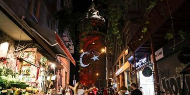Galata Kulesi'nde ışık gösterisi