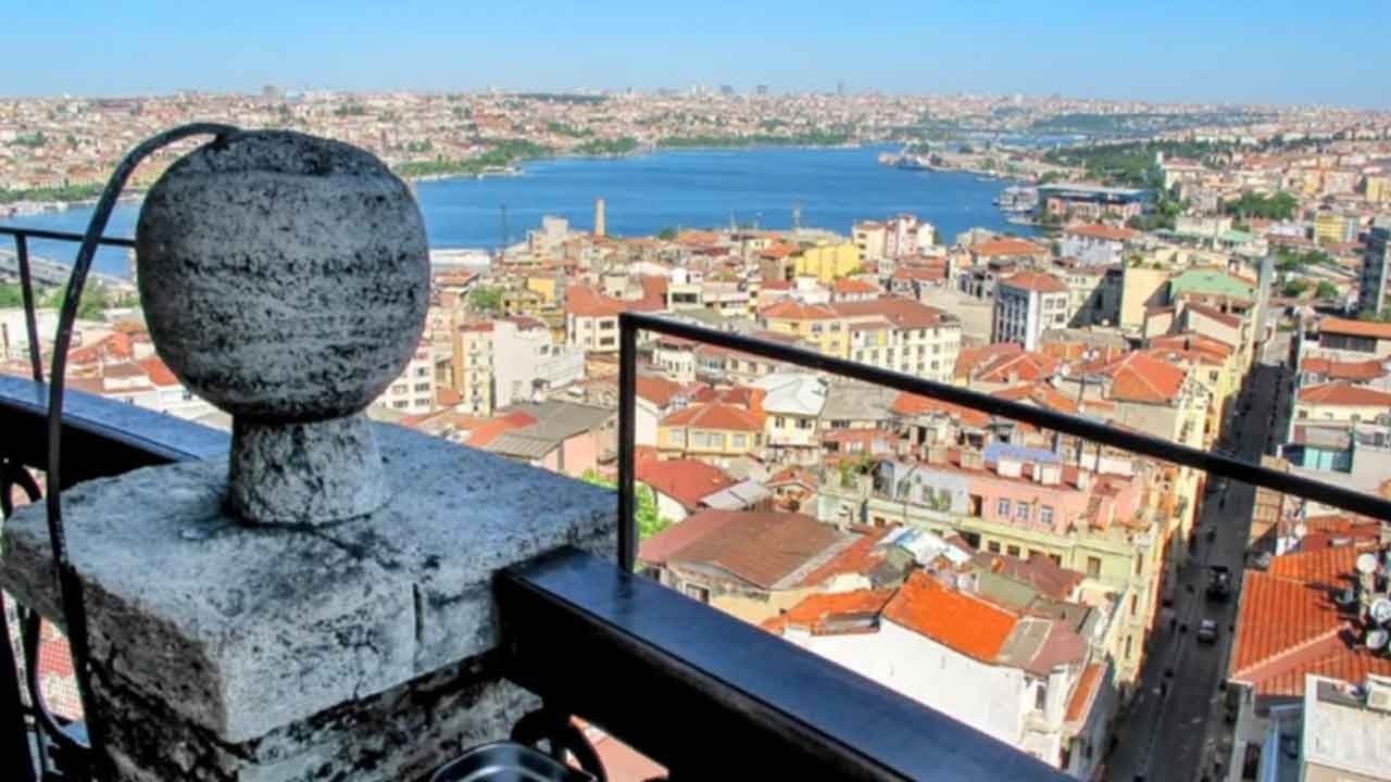 Galata Kulesi’nde korkunç olay! Genç kadın kuleye çıkıp kendini boşluğa bıraktı