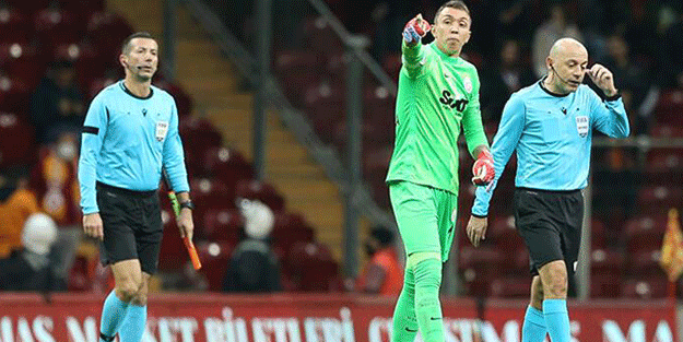 Galatasaray-Altay maçı sonrası Cüneyt Çakır'a tepki