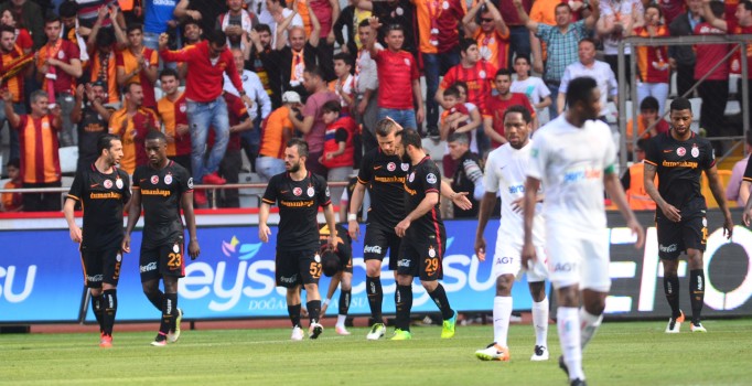 Galatasaray, Antalyaspor'a 4-2 mağlup oldu