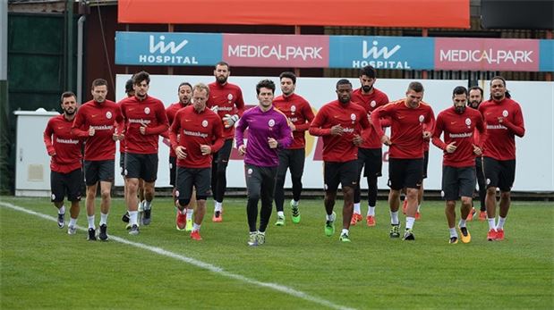 Galatasaray antrenmanında 5 yeni futbolcu