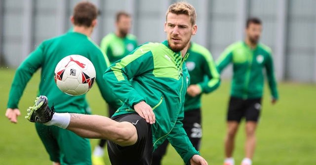 Galatasaray Aziz'i renklerine bağladı