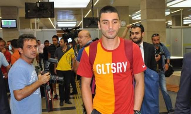 Galatasaray, Cenk Gönen'i havaalanında unuttu!