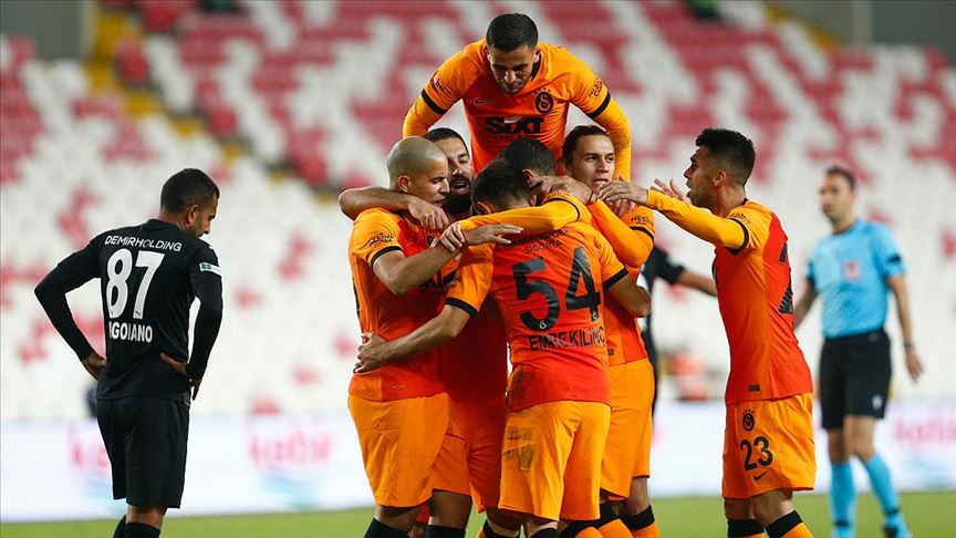 Galatasaray deplasmandan 3 puanla döndü