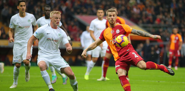 Galatasaray evinde Konyaspor'la berabere kaldı
