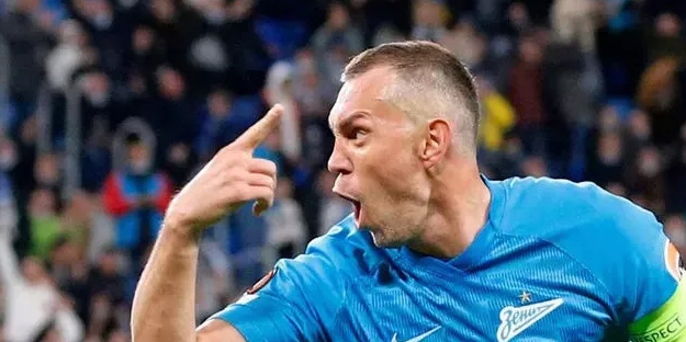 Galatasaray, Fenerbahçe'nin elinden bakın kimi kaptı!