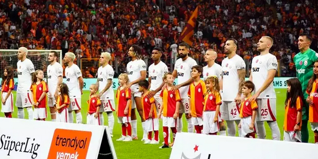 Galatasaray futbol tarihinde bir ilke imza attı! Kadro rotasyonu
