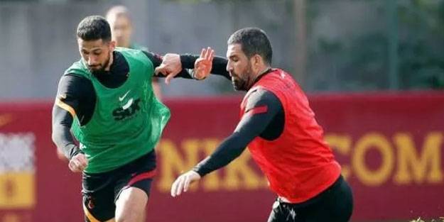 Galatasaray iki futbolcu ile sözleşme yenileyecek