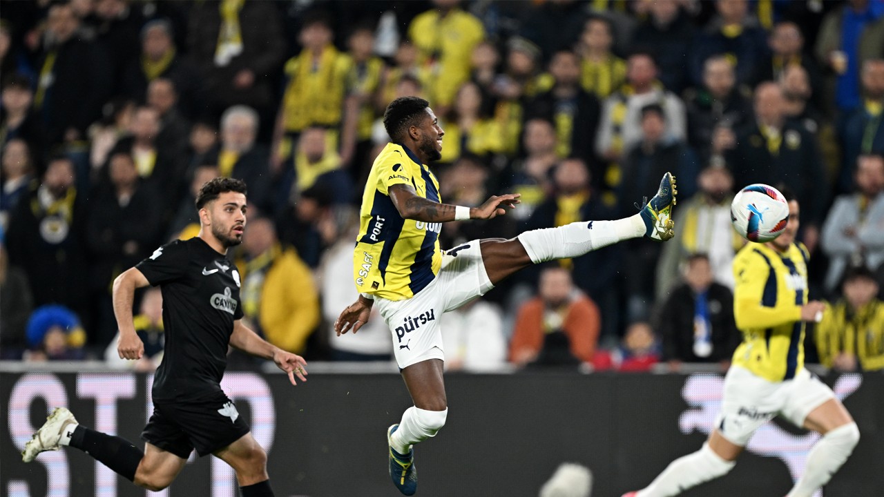 Galatasaray ile puan farkı artık üç! 2-0'dan gelip 3-2 kazandı... Rizespor'da iki kırmızı kart!