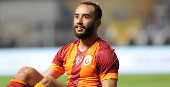 Galatasaray İstanbul'da idmanda Adın Alaçatı'da tatilde