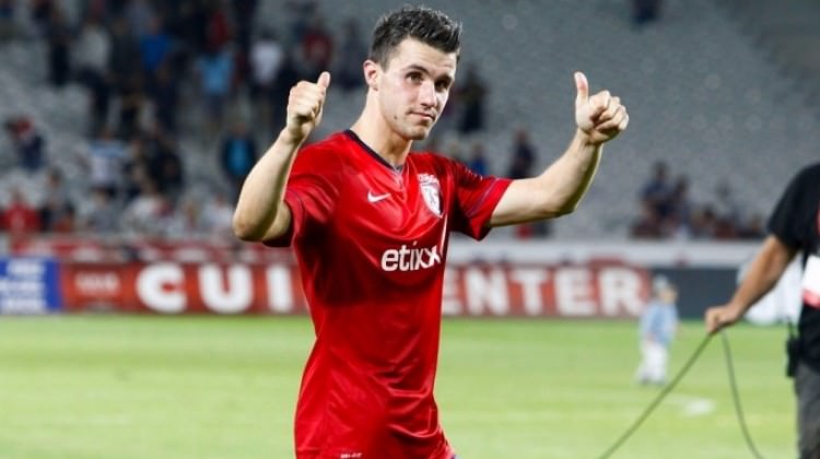 Galatasaray istiyordu Sevilla kaptı!