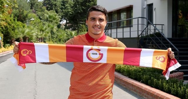 Galatasaray Josue Pesquiera'ya imza attırdı