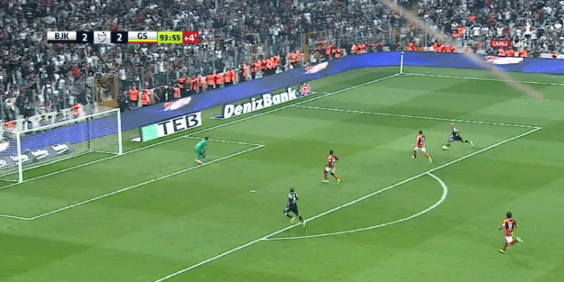 Galatasaray kaçtı, Beşiktaş kovaladı