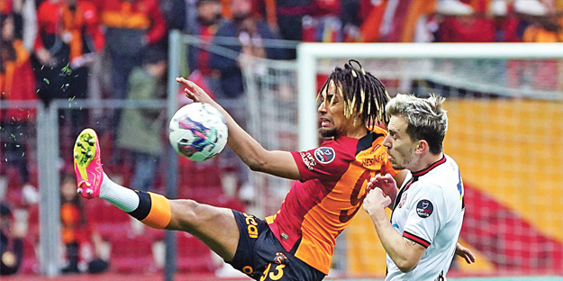 Galatasaray-Karagümrük maçı bitti! Alev alev tarihe geçen anlar! Geçit vermediler... Cim-Bom'a çelme!