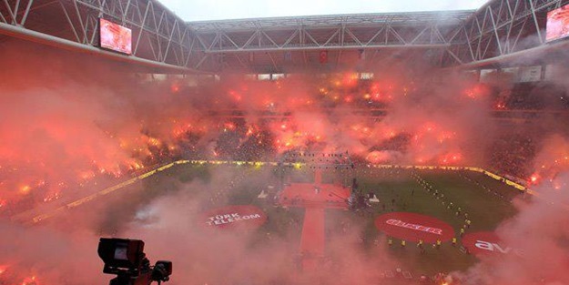 Galatasaray kombine fiyatlarını indiriyor!