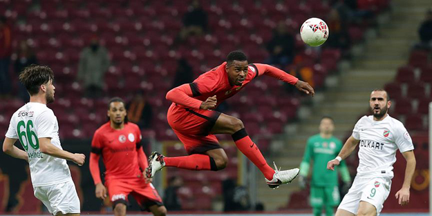 Aslan kendini yormadı!