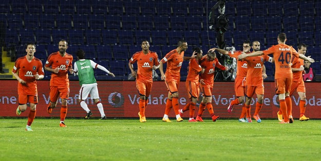 Galatasaray ligde de 4 golle dağıldı