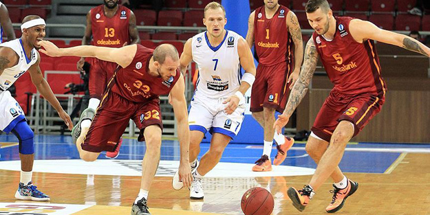 Galatasaray ilk mağlubiyetini aldı