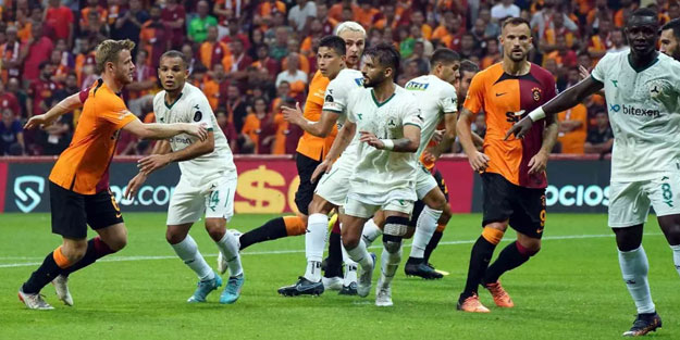 Galatasaray sahasında yıkıldı