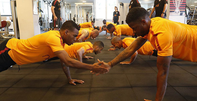 Galatasaray salonda kuvvet çalıştı