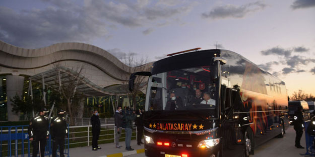Galatasaray takım otobüsüne saldırı