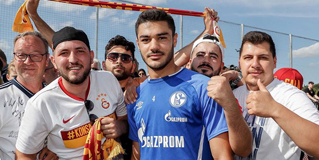 Galatasaray taraftarı Ozan'ı yalnız bırakmadı