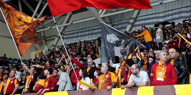 Galatasaray taraftarından büyük protesto!