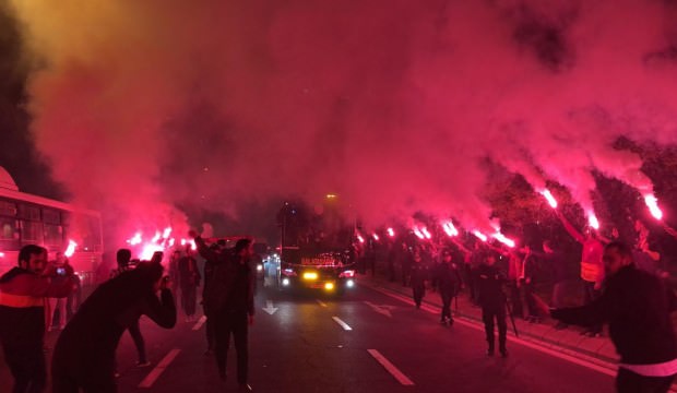Galatasaray taraftarından coşkulu karşılama!