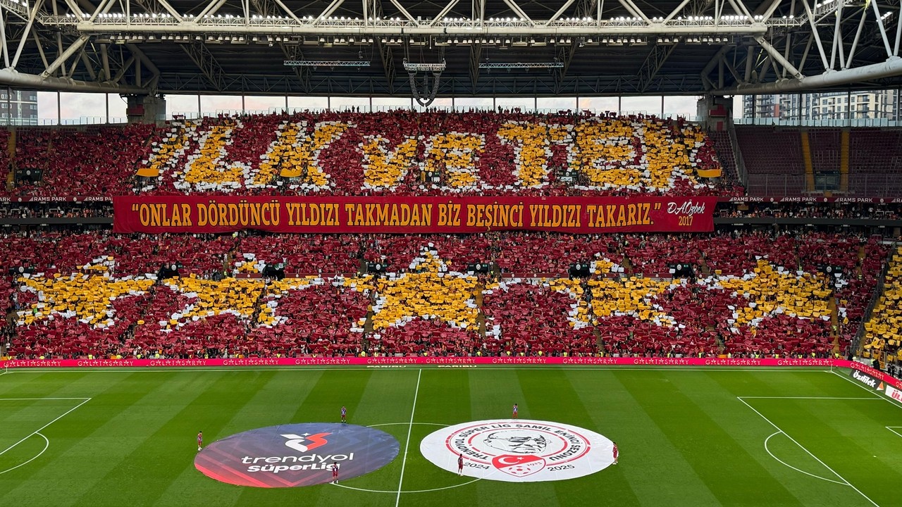 Galatasaray taraftarından şampiyonluk ve 5. yıldız mesajı
