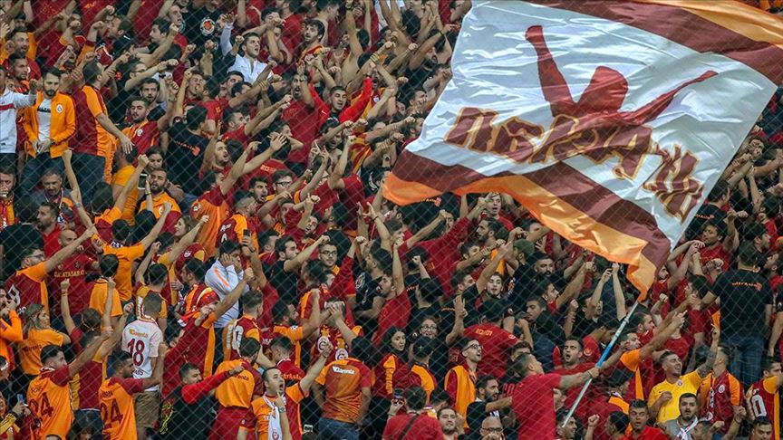 Galatasaray taraftarlarından futbol takımına destek çağrısı