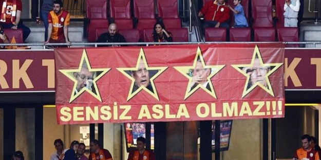 Galatasaray tribününde 'Aziz Başkan' göndermesi!