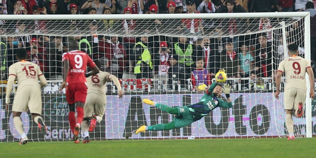 Galatasaray ve Sivasspor fırsat tepti!