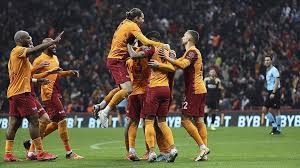 Galatasaray yaptığı hazırlık maçlarında boynu bükük