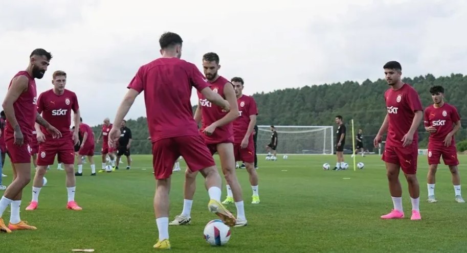 Galatasaray yeni sezon hazırlığına başladı! Batsman ilk idmanına çıktı