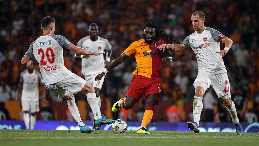 Galatasaray yine son dakikalarda Gomis ile güldü