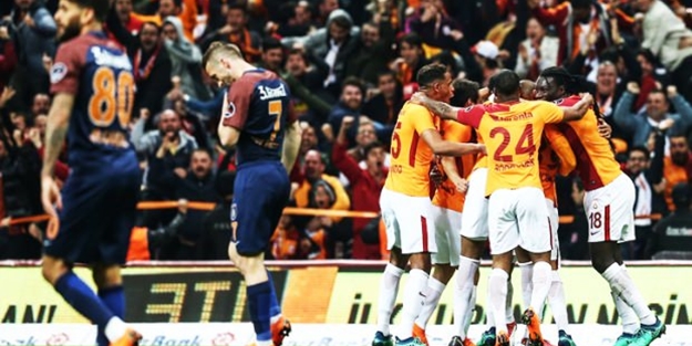 Galatasaray zirveyi Başakşehir'den kaptı!