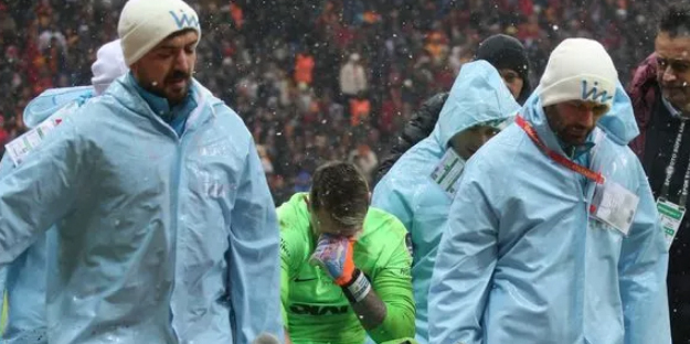 Galatasaray'a büyük şok! Gözyaşlarıyla sahayı terketti...