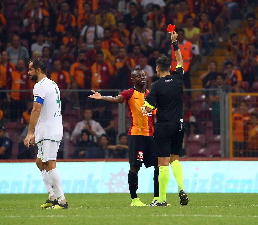 Galatasaray’da 2 haftada 2 kırmızı kart 
