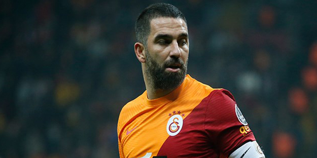 Galatasaray'da Arda Turan'ın tahtı yıkılıyor!