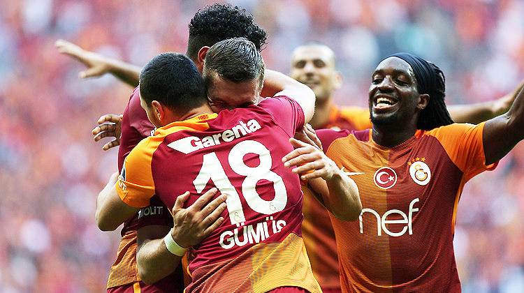 Galatasaray'da deprem! 8 futbolcu birden...