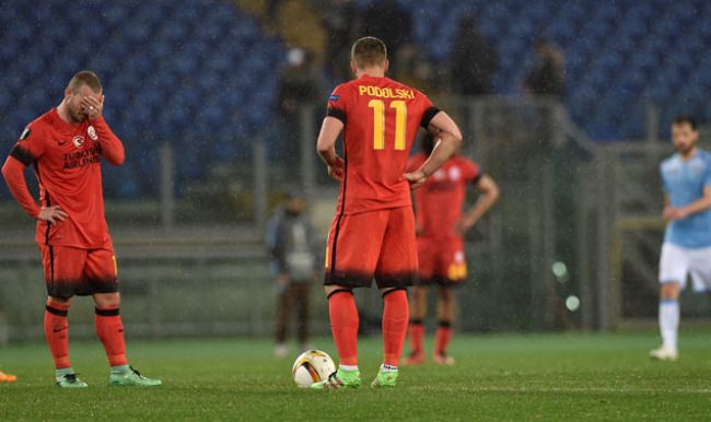 Galatasaray'da futbolcular mecburen masaya!