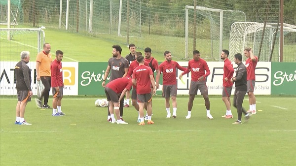 Galatasaray'da kim kavga etti? Galatasaray antrenmanında niye kavga çıktı?