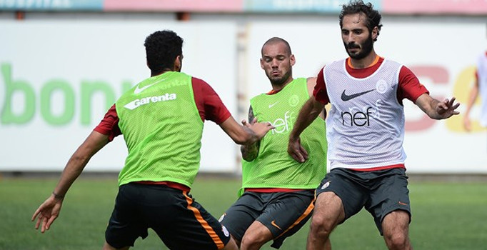 Galatasaray'da Lukas Podolski ve Cavanda idmana katılmadı