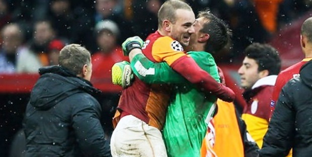 Galatasaray'da Muslera ve Sneijder kararı