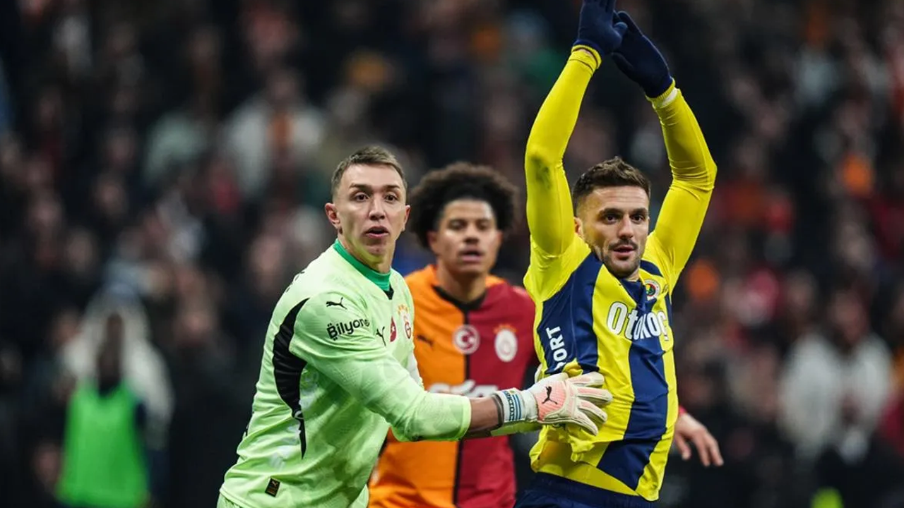 Galatasaray'da Muslera'nın yerine sürpriz isim!