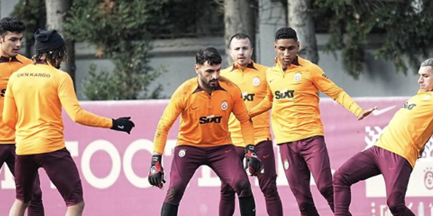 Galatasaray'da Okan Buruk'un sol bek şaşkınlığı! Bu gelişmeye kendisi bile inanamadı