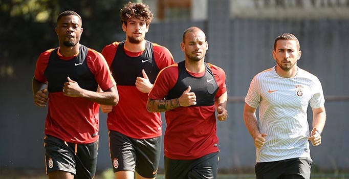 Galatasaray'da Wesley Sneijder takımla birlikte çalışmalara katıldı