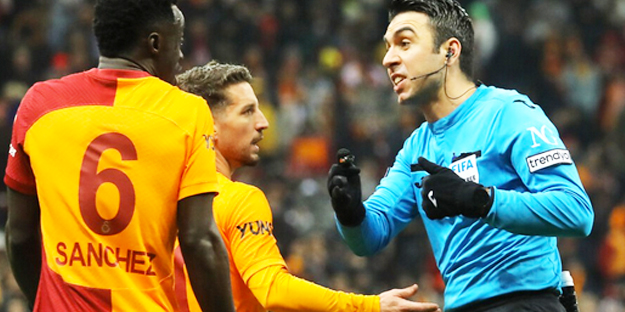 Galatasaray'dan derbi hakemi Arda Kardeşler'e tepki geldi! Daha maç başlamadan kavga başladı...