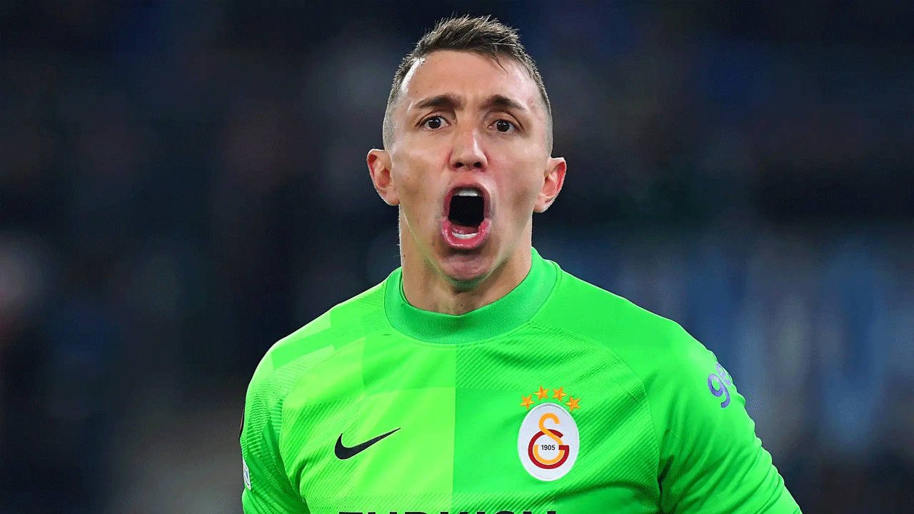 Galatasaray'dan transfer bombası! Muslera'nın yerine o isim geliyor